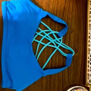Lululemon size 6 poolside colored bra